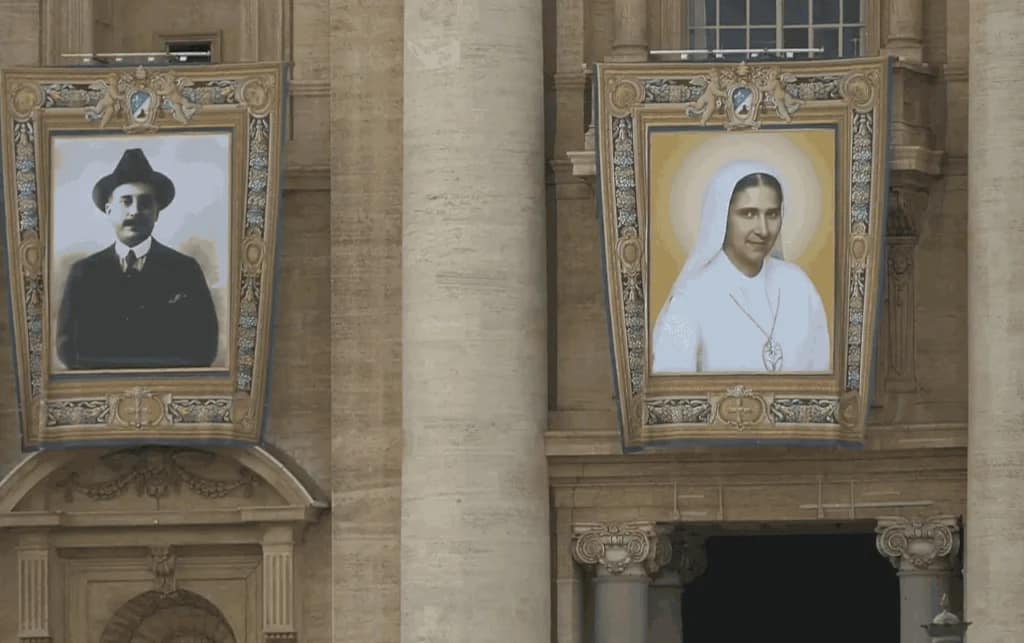 Papa canoniza a los dos primeros santos venezolanos: José Gregorio Hernández y Carmen Rendiles Papa canoniza a los dos primeros santos venezolanos: José Gregorio Hernández y Carmen Rendiles