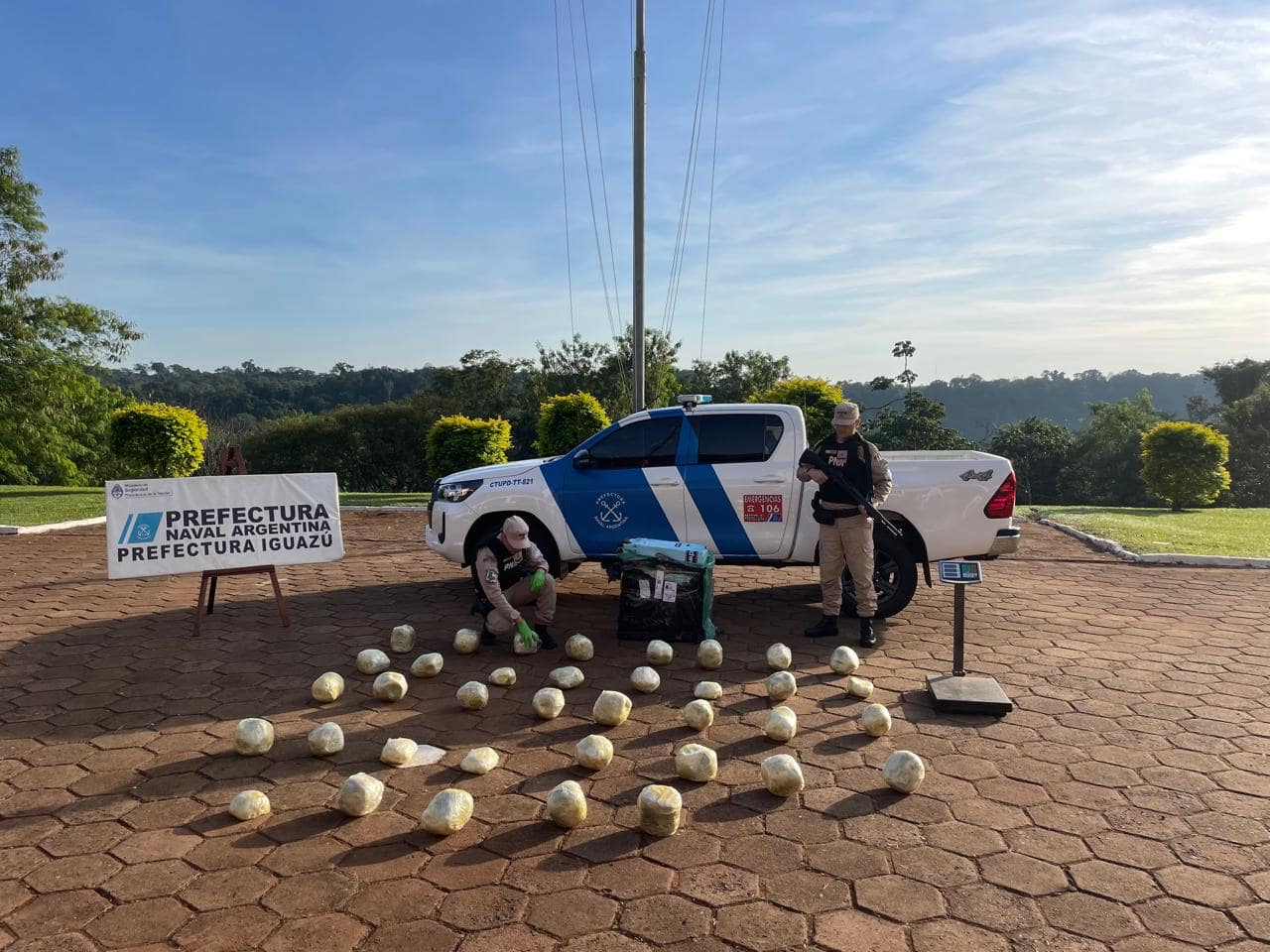 Prefectura secuestró cerca 25 kilos de marihuana en encomiendas Prefectura secuestró cerca 25 kilos de marihuana en encomiendas