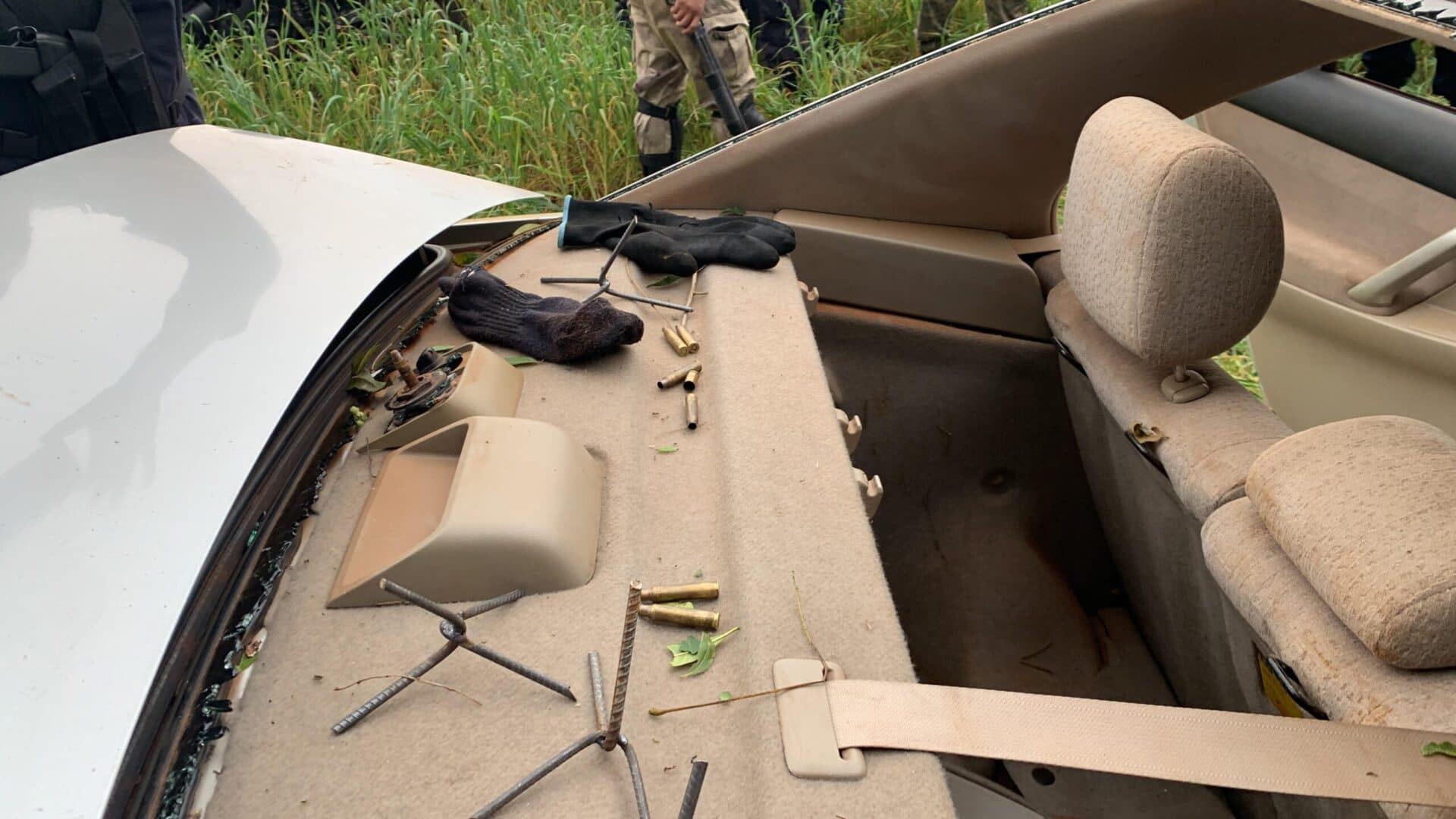 Persecución, balacera entre policía y delincuentes comienza en Tavapy y termina en el km 18 de Minga Guazú Persecución, balacera entre policía y delincuentes comienza en Tavapy y termina en el km 18 de Minga Guazú