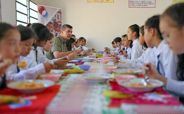 Iniciativas claves en alimentación, educación y desarrollo rural se destacan en el primer informe de gestión de Santiago Peña Iniciativas claves en alimentación, educación y desarrollo rural se destacan en el primer informe de gestión de Santiago Peña