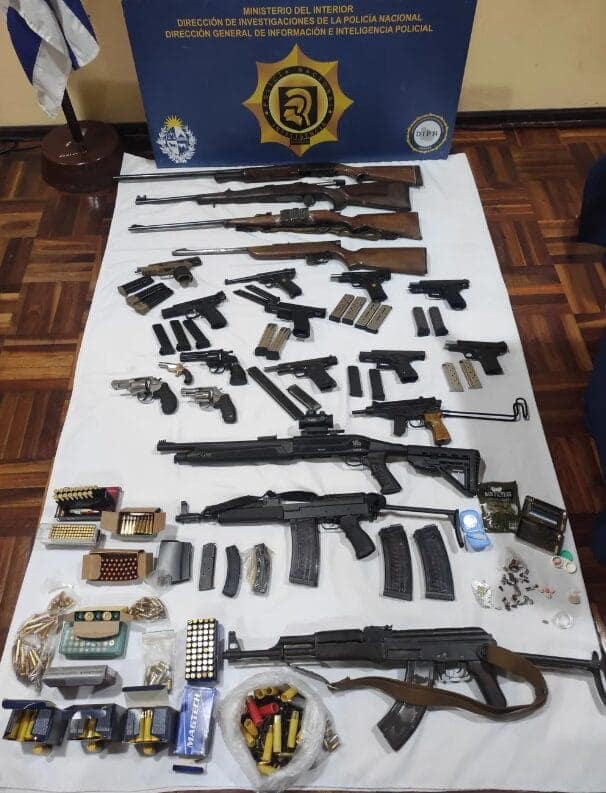 Impactante captura de armas y drogas en Montevideo: teniente de la armada involucrado Impactante captura de armas y drogas en Montevideo: teniente de la armada involucrado