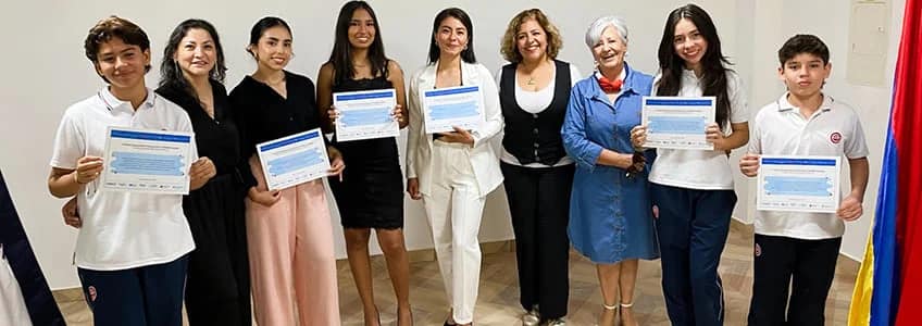 Premio Internacional Preuniversitario FUNIBER Investiga entregado a ganadores en Colombia Premio Internacional Preuniversitario FUNIBER Investiga entregado a ganadores en Colombia